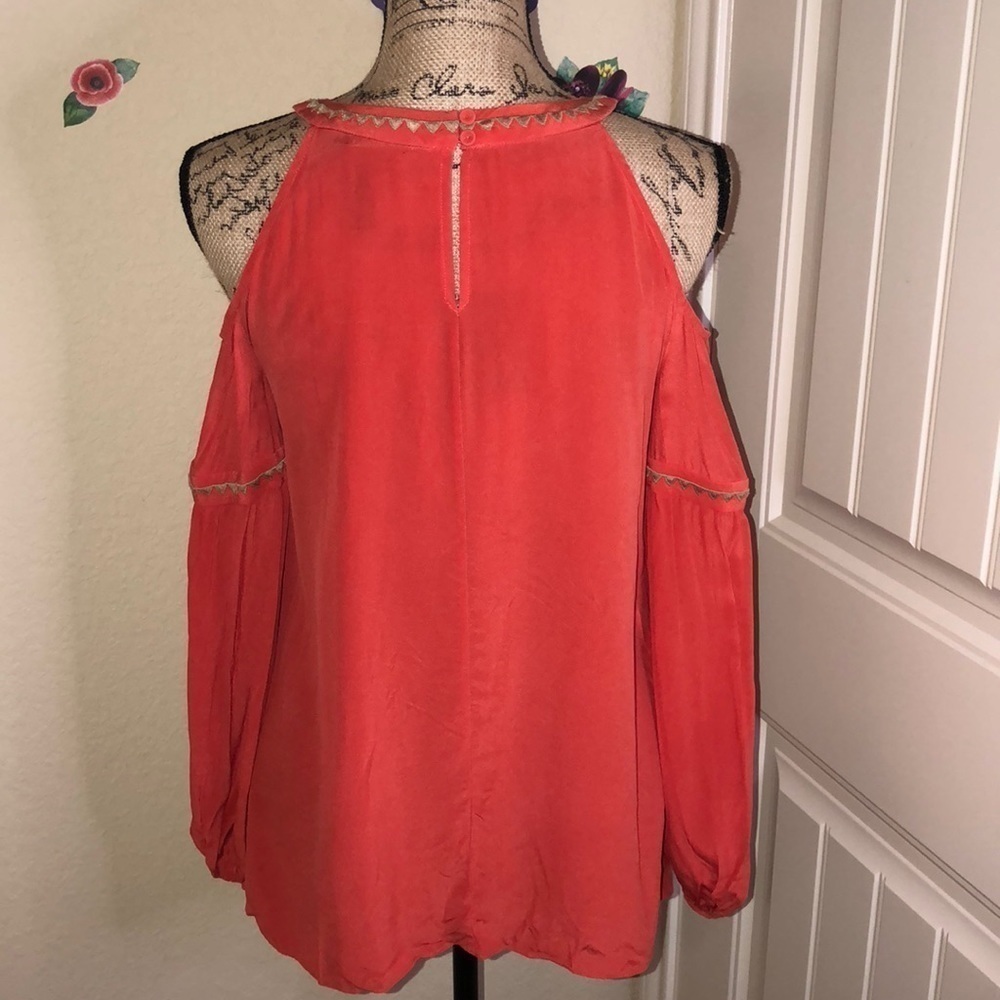 BCBGMaxAzria Cold Shoulder Top - Picture 6 of 7